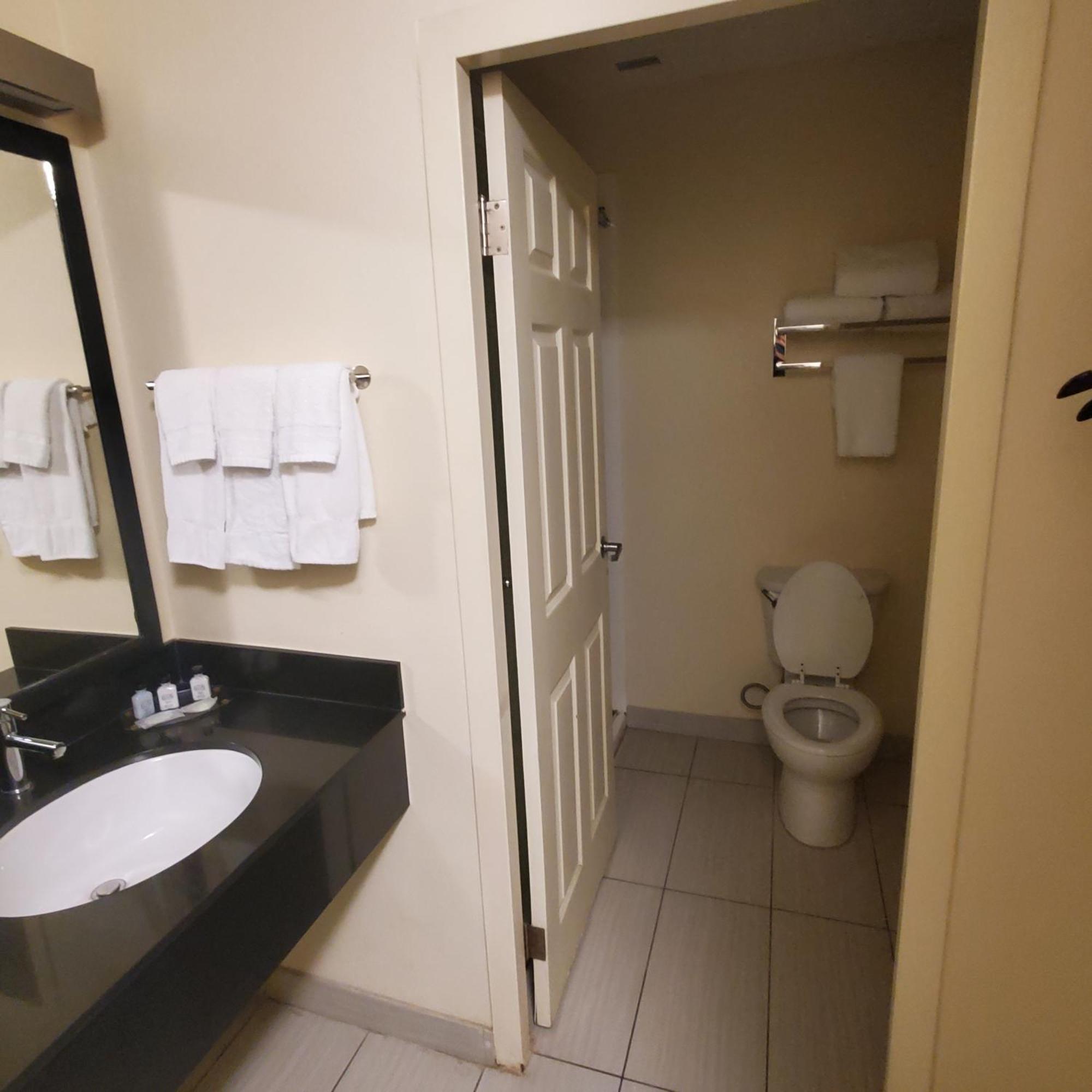 Rodeway Inn Мейкон Экстерьер фото